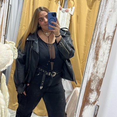 virgini65158534's profile picture. 🤓📚
🍾
♋