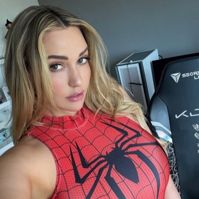 realkelsimonro's profile picture. fun ❄️🥶💗