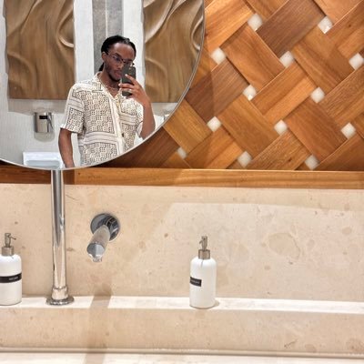 writer (essayist) • composer • vocalist • pianist • philosopher • junior scholar | This tweeter is a queer BLACK anticolonial anarcho-radical*