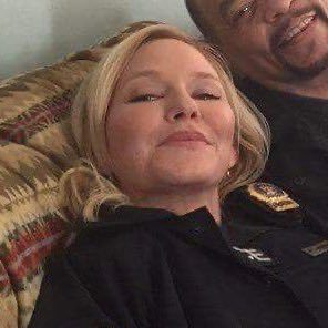 roliviasgf's profile picture. lesbian who's extremely normal about amanda rollins !!