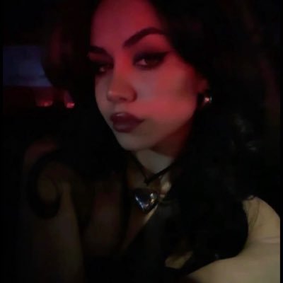yasminbaslio's profile picture. Little girl, Big world