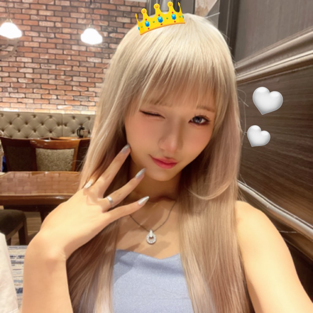 大阪在住の19歳女🙋🏻♀️NDロードスター乗ってます🛻💖 ドライブ大好き☺️ 趣味の合う人、ロードスター乗りとつながりたいです🥰✨✨ よろしくお願いします!