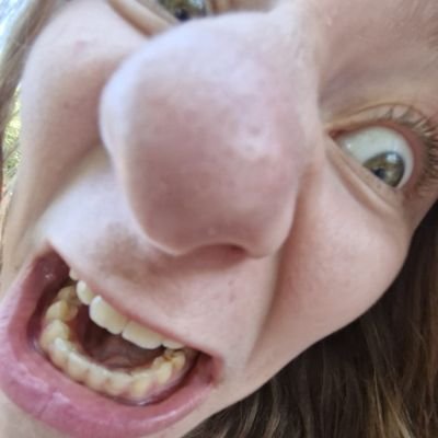 flemme de trouver une bio mais ya un max de gay dans ma vie j'suis l'intru les gars