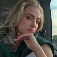 Lili (@lilireinharted) 's Twitter Profile