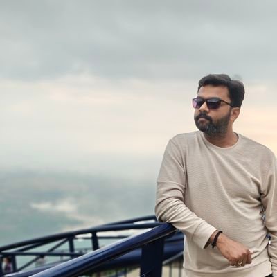 santhoshmanic's profile picture. Embracing the world of mobile photography📱l Forever devoted to #lfc⚽️| Geek at heart, tech enthusiast by nature 💻