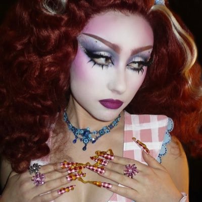 forklift certified oomf | 19 | oshikatsu slop | 🧚♂️🍂🌤️ | fan of drag queens | gleek | lesbian | #EmosForSuzieToot