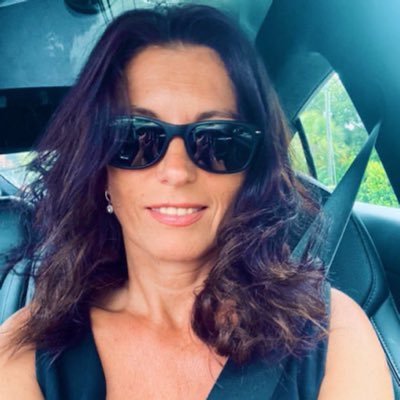 Residential Real Estate in FL, Waterfront & Beachside Specialist. First Tesla S Plaid owner in FL, Tesla Shareholder. #FSDBeta tester. Fluent in 6 languages.