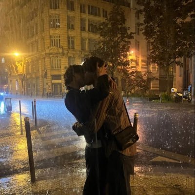 تبي ارد عليك ؟ اكتب اشتراك وخش بصورك عمري 18 اي شخص ديوث لا يجي بدعس على وجهه