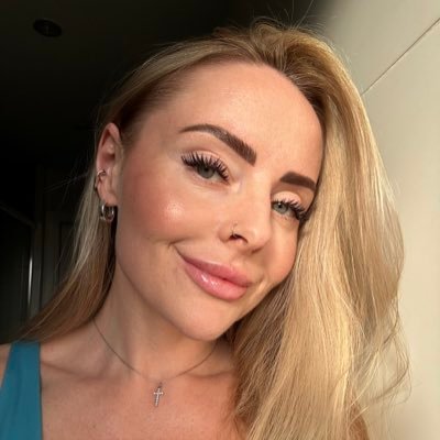 Your Best Milf on the web. 
Newbie in cosplay.
Big fun of naughty streaming.
Bodypainting and naked cooking 
Fluent English and Español.