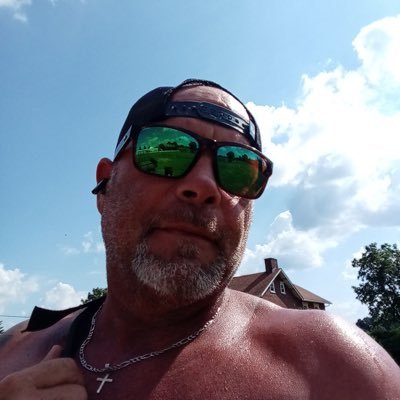 elyj5051's profile picture. 