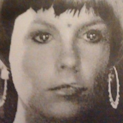 Phylomelle's profile picture. Passionnée mais pas toujours passionnante (cinéma, 🎶, danse, écriture, politique...)
Actrice de l'#EN de la cave au grenier. #perdir un jour, #perdir toujours