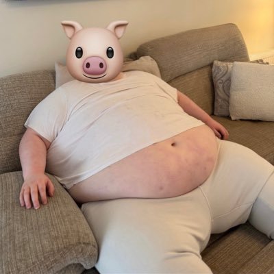 600lb superchub 😈 🥰🥰Watch me show off my big soft rolls and deep squishy fatpad - https://t.co/e213yV137M 🥵 Buy me a meal through PayPal!