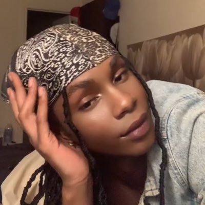 #NoLove4uHoes 💁🏾♂️
Graphic Artist and much much more !