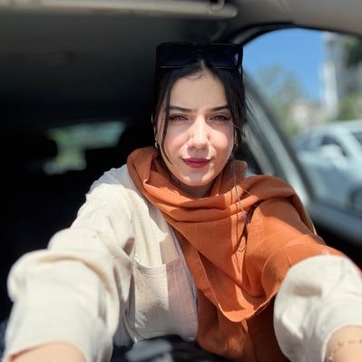 _shokolattalkh's profile picture. غمین باد آنکه او شادَت نخواهد/خراب آن‌کس که آبادَت نخواهد