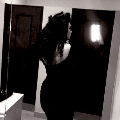 Vivir el amor como si fuera una balada de extremoduro. IG: pao.1998✨