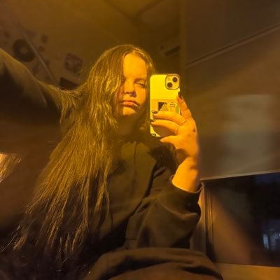 tpwkukina's profile picture. taylor me dijo now go stand in the corner and think about what you did