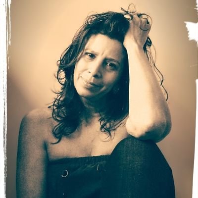 yenheidi's profile picture. Ser imperfecto que mete la pata, sufre de ataques de sinceridad, nunca me conformo con poco por eso apunto a las estrellas.