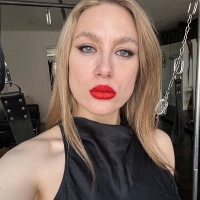 DominaAmandine7's profile picture. Ik zoek een slaaf💕💶👿