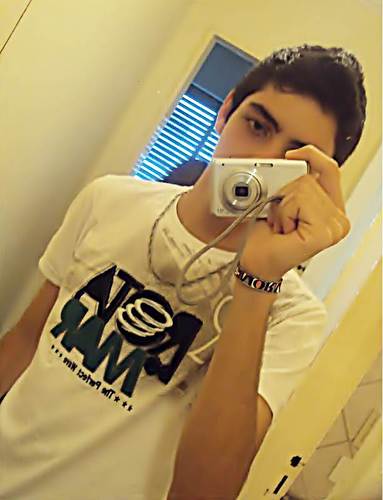 feio, chato, leso, irritaante e mt fãa doo @aguerosergiokun ! *-*
