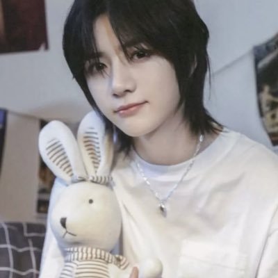 gyuzyy's profile picture. lowkey coming back to stantwt?