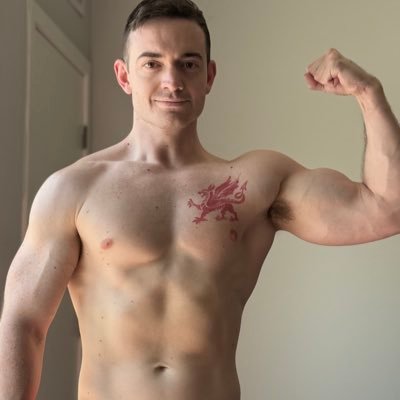 XXX Film Model ~ Crop top enthusiast ~ Gaymer ~ Wrestler (former) ~ ENTJ ~ https://t.co/W3jn4VdLWT he/him 18+ 👬 @daxxsimon