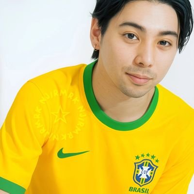 apenas pra curia a vida dos meus ídolos, infelizmente brasileira ~ 19y