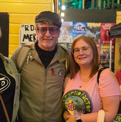 32 • she/her • bi disaster • ofmd/go/wwdits/ghosts etc • Cryptid Knight • #rhysdarbyfaction 🫡💕 {open to DMs}
•
•
i met rhys darby & that's all i care about