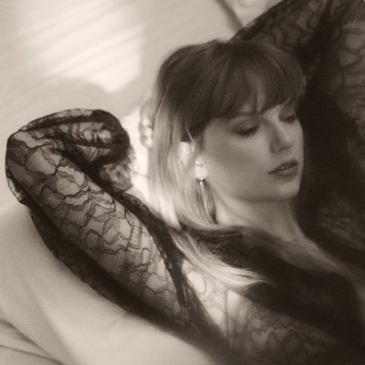28 ✨ swiftie since 2014 🫶🏻 the biggest and most successful musician of this generation saved my life 🪩 formerly @crooked_swift but i got locked out years ago