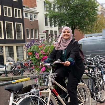 ◽️Assistant Headteacher◻️MSc CMgr FCMI◽️WomenEd 💜 ◻️BEng 🦄 ✏️ Poet◽️Logophile◽️Worn soles, Warm soul