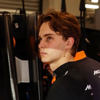 viastriq's profile picture. lowkey everything, highkey nothing