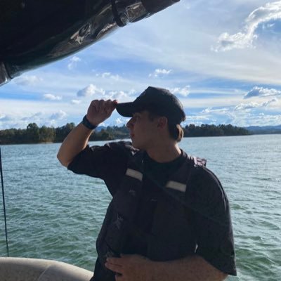 escobarth_'s profile picture. 