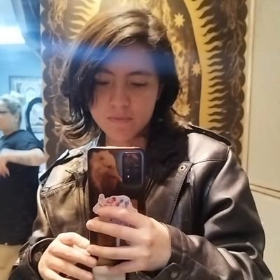 Pensamientos random y de vez en cuando una confesión al aire libre con palabras vagas. Otras veces solo música, memes y política.