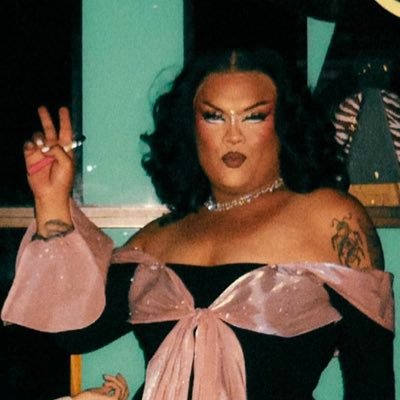 Licensed Esthetician • Makeup Artist • performer • ig vimavenom • she/they 🇲🇽🏳️⚧️🦇
