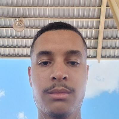 Estudante de Administração, fã de vôlei e da Beyoncé.