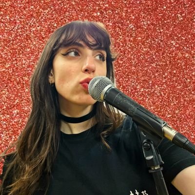 laura ⭑ 27 ⭑ she/her ⭑ you should think of your energy as if it's a luxury item. not everyone can afford it⭑ tay sent me a kiss back at milan N1 !! 🥹