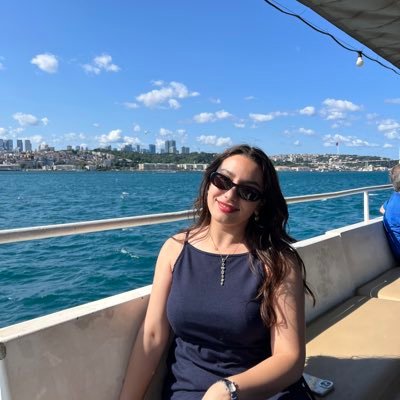 Artık demir almak günü gelmişse zamandan, meçhule giden bir gemi kalkar bu limandan.