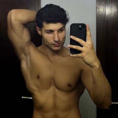 Gaylovesxx7's profile picture. 