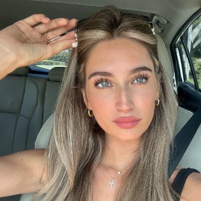 LaurenBur_CC's profile picture. The person who regards their ideal career as a side hustle