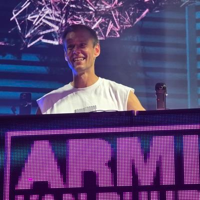 aka 𝔸𝕣𝕞𝕚𝕟 ℍ𝕦𝕟𝕘𝕒𝕣𝕪
Armin fanpage 
#trancefamily Statemate❕
Admin: @bogi_jb
I'll see Armin, PVD, ATB, A&B this year for the first time in my life!!!