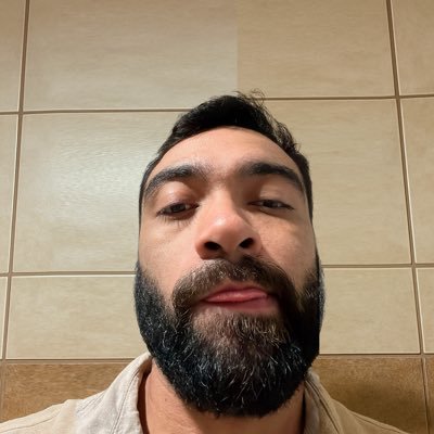 Esse perfil é de um ex-gatinho laranja prostituto