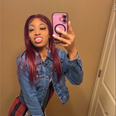 Slim with a thick 😻 💦 Creamer/Squirter 🍦 DMs open for fun convos #hotandready