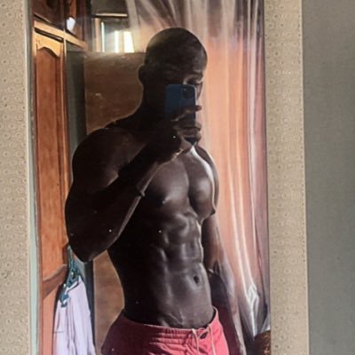 thekingp1n's profile picture. Gym rat. Poet. Baker.