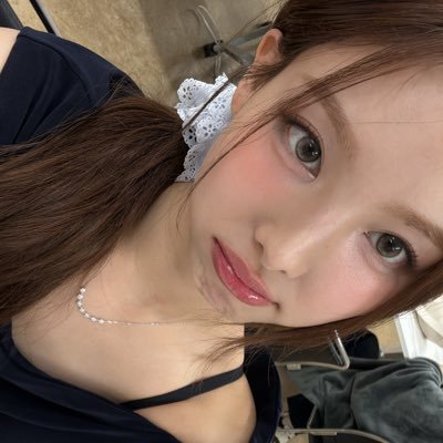 dumbass (but learning) | Nayeon fanatic | media critic/enthusiast | pro video game player | read Tokyo Ghoul | play Silent Hill 3