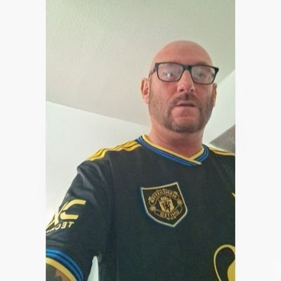 #GlazersOut 🔰 An 80's United kid who follows/unfollows back United fans. Post about MUFC 🇾🇪 & other stuff