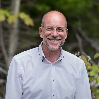 Selon les moments, PDG d'Innodirect, consultant stratégique en TIC, autoconstructeur, archer, père, frère, ami ! https://t.co/n59RldYmuz