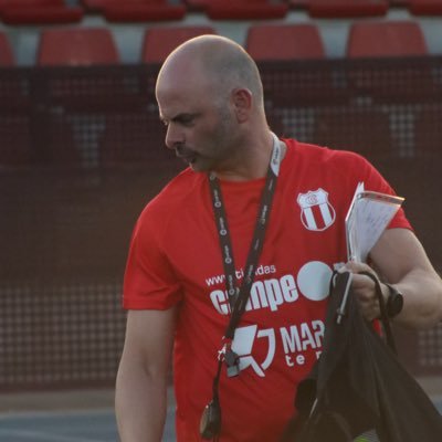 Entrenador de futbol Nivel llI UEFA-PRO Paradas Balompié. ECIJA BALOMPIÉ 3ª DIVISIÓN G.X.Montilla CF.Actualmente Osuna Bote Club