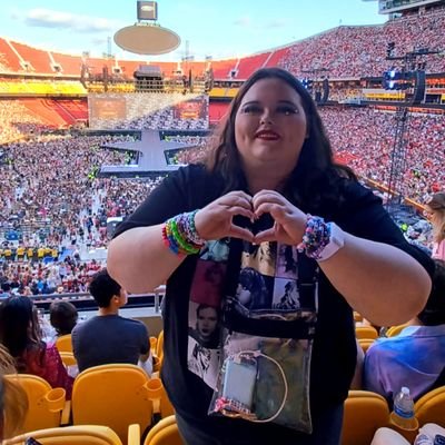 💚💛💜❤️🩵🖤🩷🩶🤎💙🤍🧡
🤍proud member of the Tortured Poets Department 🤍
27 // she/her // cat mama // swiftie//true crime obsessed // pasta salad lover