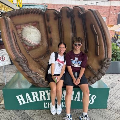 Basketball Mom @chasejkendall ♥️
Below Average Bracketologist
Chronic Movie Quoter
🏀 In a Gym, Probably