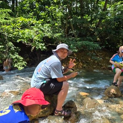 趣味はNBAカードとFUJI ROCK!!
J-WAVE聞きながら配達ドライバーしてます。
仕事着がどー見てもフジロッカーです。