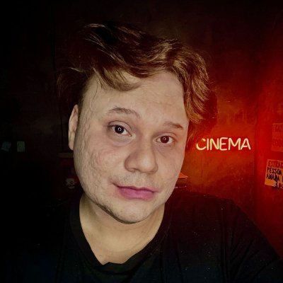 Entre filmes, vícios e saudade não resolvida. Cinema confessional em 280 caracteres.